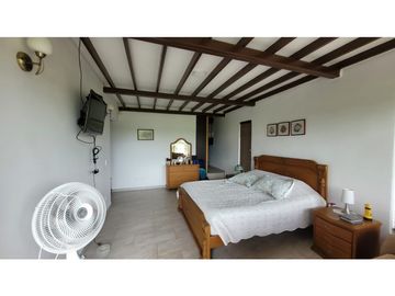 SE VENDE CASA CAMPESTRE EN EL CAIMO