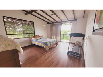 SE VENDE CASA CAMPESTRE EN EL CAIMO