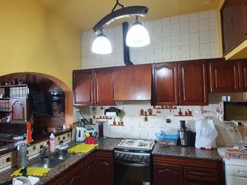 HERMOSA CASA EN VENTA 4 AMBIENTES CON GRAN JARDIN, CHILAVERT