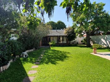 HERMOSA CASA EN VENTA 4 AMBIENTES CON GRAN JARDIN, CHILAVERT