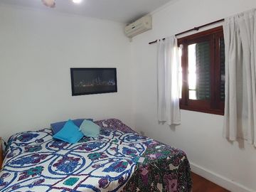 HERMOSA CASA EN VENTA 4 AMBIENTES CON GRAN JARDIN, CHILAVERT
