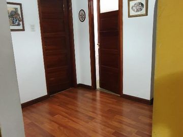 HERMOSA CASA EN VENTA 4 AMBIENTES CON GRAN JARDIN, CHILAVERT