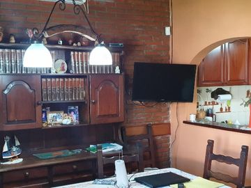 HERMOSA CASA EN VENTA 4 AMBIENTES CON GRAN JARDIN, CHILAVERT