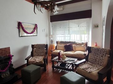 HERMOSA CASA EN VENTA 4 AMBIENTES CON GRAN JARDIN, CHILAVERT