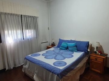 HERMOSA CASA EN VENTA 4 AMBIENTES CON GRAN JARDIN, CHILAVERT