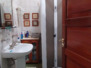 HERMOSA CASA EN VENTA 4 AMBIENTES CON GRAN JARDIN, CHILAVERT