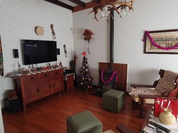 HERMOSA CASA EN VENTA 4 AMBIENTES CON GRAN JARDIN, CHILAVERT