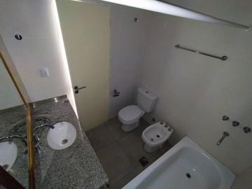 Increíble departamento de 2 dormitorios con terraza y cochera en Gral. Paz al 100