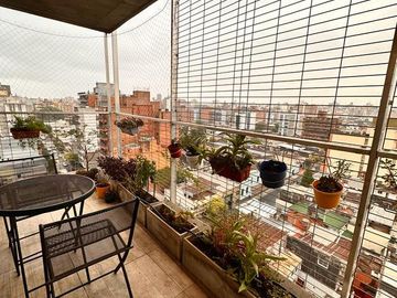 Increíble departamento de 2 dormitorios con terraza y cochera en Gral. Paz al 100