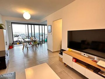 Increíble departamento de 2 dormitorios con terraza y cochera en Gral. Paz al 100