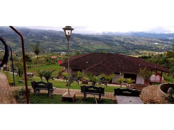 FINCA AMOBLADA CON 3 RESIDENCIAS Y OPCIONES DE ESPARCIMIENTO