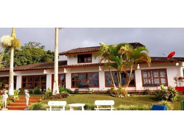 FINCA AMOBLADA CON 3 RESIDENCIAS Y OPCIONES DE ESPARCIMIENTO