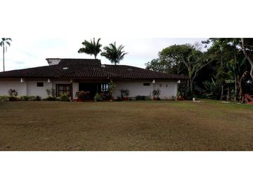 FINCA AMOBLADA CON 3 RESIDENCIAS Y OPCIONES DE ESPARCIMIENTO