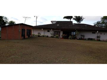 FINCA AMOBLADA CON 3 RESIDENCIAS Y OPCIONES DE ESPARCIMIENTO