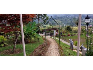 FINCA AMOBLADA CON 3 RESIDENCIAS Y OPCIONES DE ESPARCIMIENTO