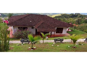 FINCA AMOBLADA CON 3 RESIDENCIAS Y OPCIONES DE ESPARCIMIENTO
