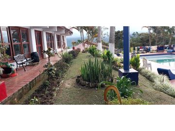 FINCA AMOBLADA CON 3 RESIDENCIAS Y OPCIONES DE ESPARCIMIENTO