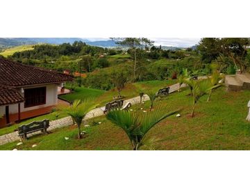 FINCA AMOBLADA CON 3 RESIDENCIAS Y OPCIONES DE ESPARCIMIENTO