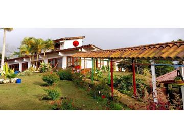 FINCA AMOBLADA CON 3 RESIDENCIAS Y OPCIONES DE ESPARCIMIENTO