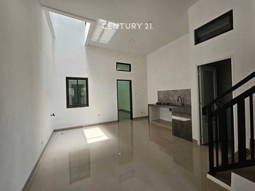Rumah 2 Lantai Full Renov Di Harapan Indah 1