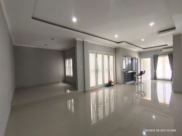 RUMAH MEWAH MODERN SIAP HUNI DI JALAN PALAGAN