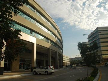 Local Comercial en Venta - Alquiler en Parque Empresarial Colón