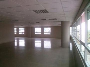 Local Comercial en Venta - Alquiler en Parque Empresarial Colón