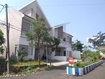 Rumah Murah 2 Lantai Dekat Kampus UMM Di Villa Bukit Sengkaling