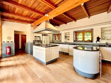 Casa en venta de 665m2 en Lo Barnechea