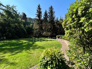 Casa en venta de 665m2 en Lo Barnechea
