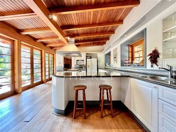 Casa en venta de 665m2 en Lo Barnechea