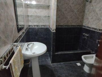 Casa con Departamento en venta en Gregorio de Laferrere