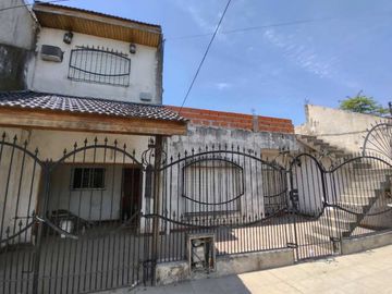 Casa con Departamento en venta en Gregorio de Laferrere