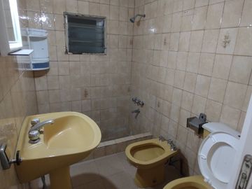 Casa con Departamento en venta en Gregorio de Laferrere