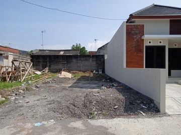 Dijual Cepat Tanah Jogja Luas 111 m2 Dekat Jalan Godean km.6