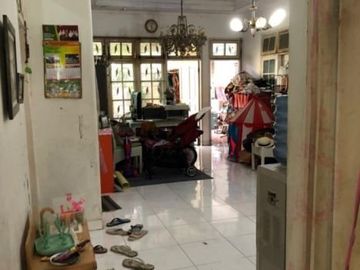 Rumah Asri Hitung Tanah Luas 326 m Strategis di Beji Depok 1.6 M an (risti)