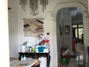 Rumah Asri Hitung Tanah Luas 326 m Strategis di Beji Depok 1.6 M an (risti)