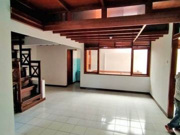 Rumah 2 lantai area Margacinta dekat gerbang Margahayu