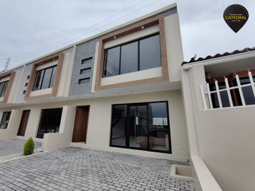 Villa Casa Edificio de venta en Charasol-condominio el Altor – código:20666
