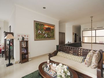 Rumah Hadap Timur LB 550 SHM 10 Menit ke Kota Kasablanka J-40769