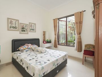 Rumah Hadap Timur LB 550 SHM 10 Menit ke Kota Kasablanka J-40769