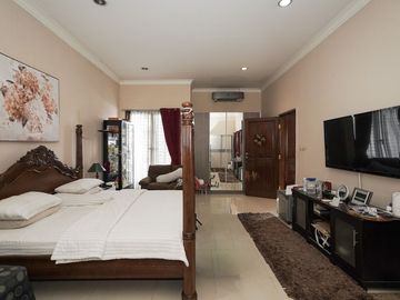 Rumah Hadap Timur LB 550 SHM 10 Menit ke Kota Kasablanka J-40769