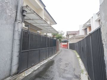 Rumah Hadap Timur LB 550 SHM 10 Menit ke Kota Kasablanka J-40769