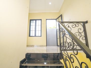 Rumah 2 Lt SHM 5 Mnt ke Gerbang Tol Sawangan Dibantu KPR J-48448