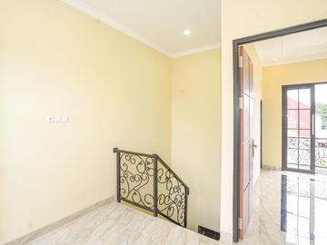 Rumah 2 Lt SHM 5 Mnt ke Gerbang Tol Sawangan Dibantu KPR J-48448