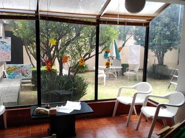 CERCA DEL CENTRO COMERCIAL CASA EN LA HERRADURA