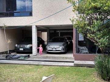 CERCA DEL CENTRO COMERCIAL CASA EN LA HERRADURA