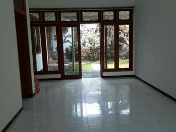 RUMAH TINGGAL Siap huni, lingkungan aman dan nyaman