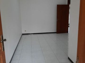 RUMAH TINGGAL Siap huni, lingkungan aman dan nyaman