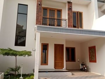 RUMAH SIAP HUNI TENGAH KOTA 2 LANTAI HARGA NEGO
